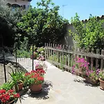 Il Portico Bed and Breakfast Uras